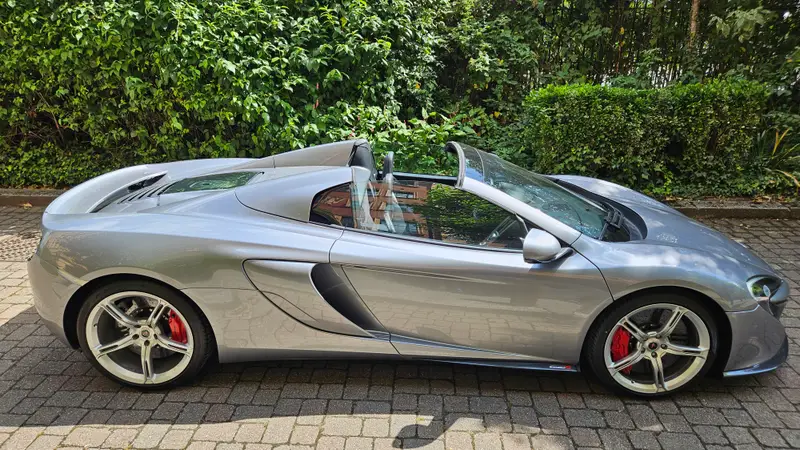 720S image 2