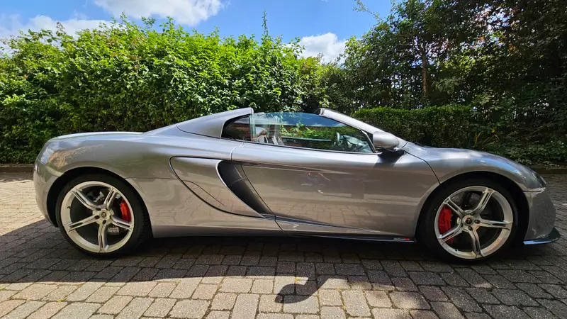 720S image 3