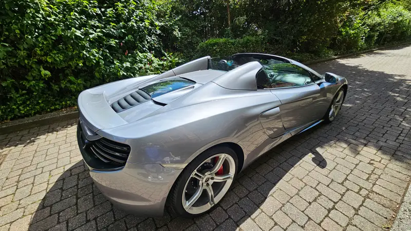 720S image 4