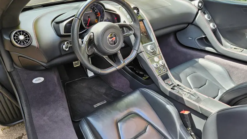 720S image 10