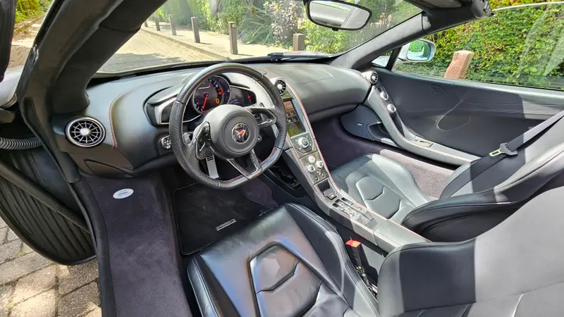 720S image 11