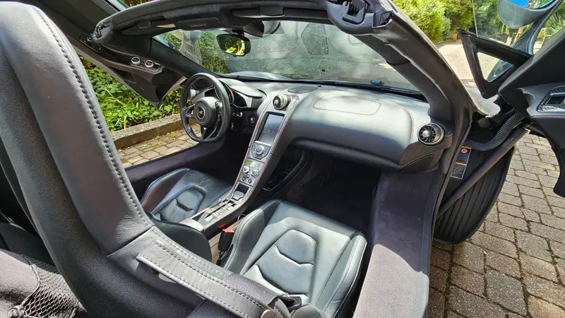 720S image 12